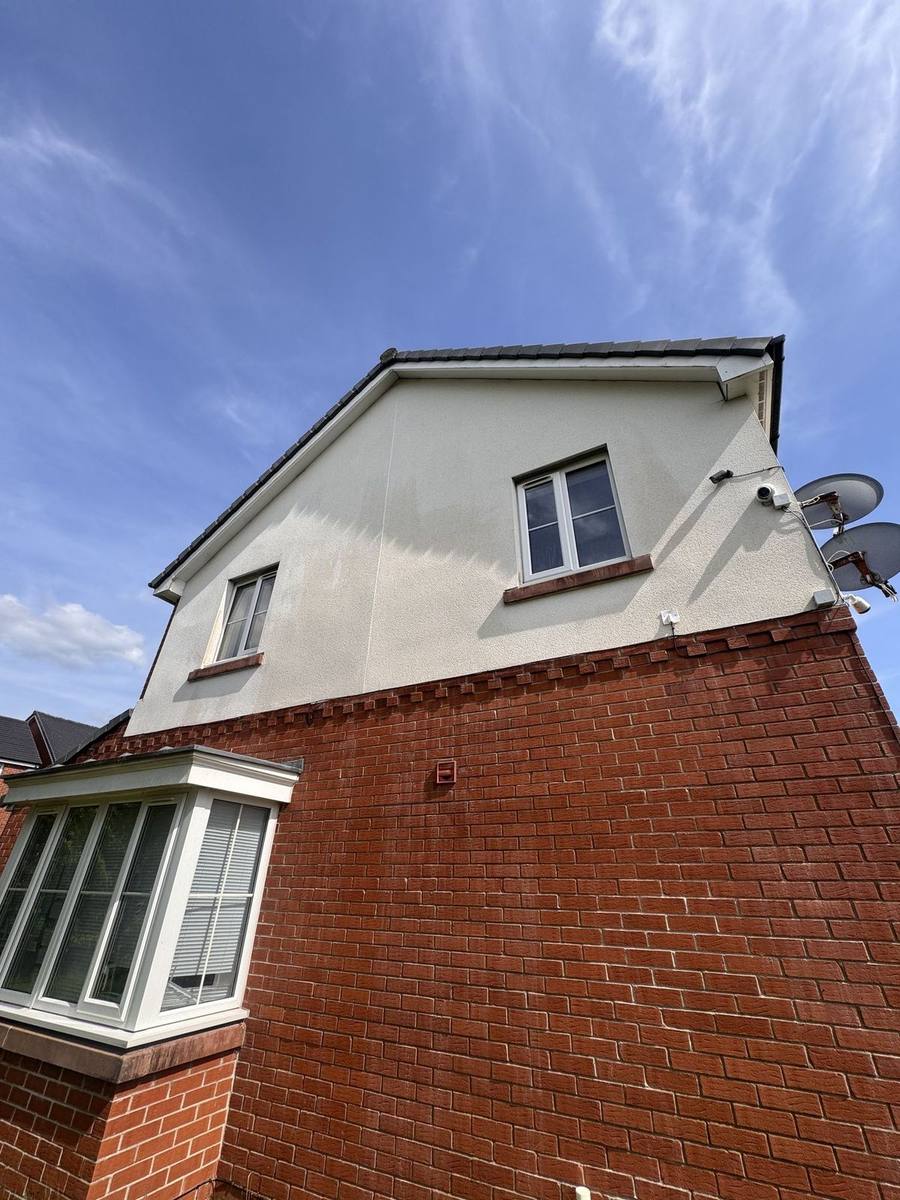 Exterior cleaning of a house in Oldham